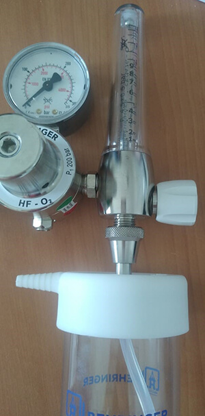 Medical pressure regulator + humidifier